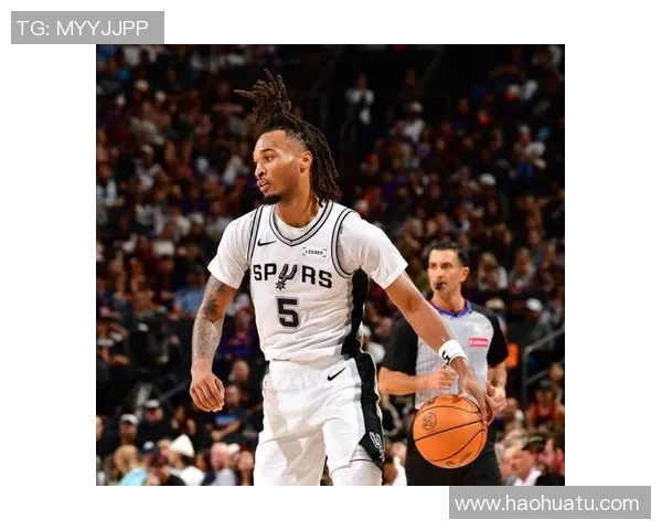 布克与卡斯尔联手发威邓恩全能表现助太阳轻松战胜马刺